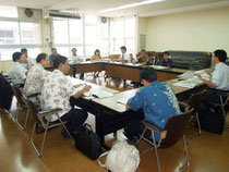 訪日外国人旅行者の受け入れ環境整備事業のミーティングが開かれた=23日午後、市役所
