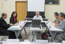 教科書問題への対応を協議した竹富町教育委員会の臨時会=10日午後、町役場