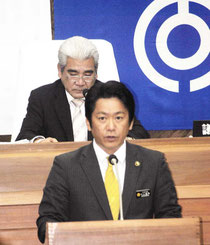 施政方針演説する中山市長=6日午前、市議会