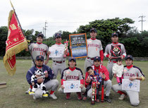 大会初、4連覇を飾ったビッグオトートフィールズ=沖縄電力球場=