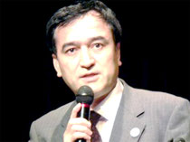 講演するイリハム・マハムティ氏