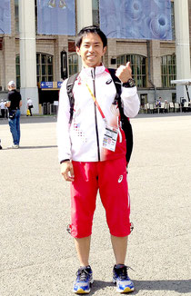 日本選手団のトレーナーとして世界陸上へ帯同した砂川さん=大会のスタジアム前