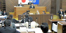 12月定例会が開会した=4日