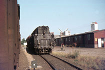 Warenanlieferung per Bahn über die damalige Bahntrasse (1975)