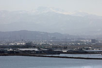 内灘町から望む白山