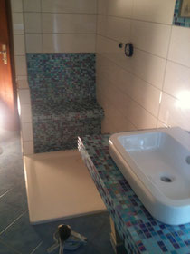 Dusche mit Sitzbank -Fotos S.Arnupap