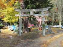 第2鳥居より拝殿を望む
