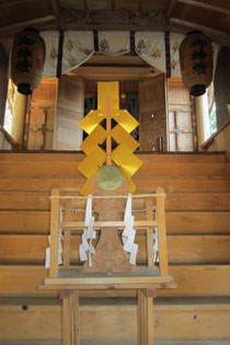 吉原神社の本殿を望む