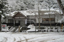 雪景色の神社庁