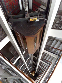 Ascensore in edificio condominiale