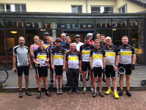 Die RSG-Radler vor Antritt ihrer Rückfahrt an der Jugendherberge Detmold.