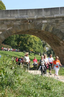 Unter der Steinernen Brücke hindurch