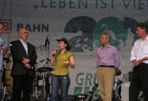 v.l.n.r.: T. Ehrke (stellv. Vorsitzender Grüne Liga Berlin), A. Bäthge, Bundesumweltminister N. Röttgen, E. Brandes (Geschäftsführer WWF)