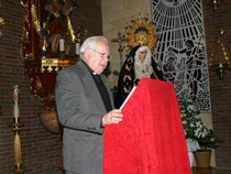 Enrique Díaz Oria durante la pronunciación del Pregón de la Semana Santa 2010 de Almedinilla. (Foto: Manuel Carrillo)