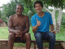 Regis Gasnier dans une famille indienne au Bresil, portes de l'Amazonie