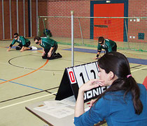 Kampfrichterin beim Torball