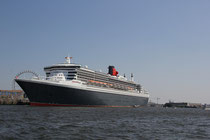 Queen Mary 2 im Hafen von Hamburg
