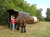 Une belle roulotte et son cheval