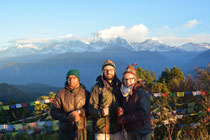 Shooting auf dem "Poonhill" (3210m), unser Höhepunkt auf dem Trek. Im Hintergrund der Dhaulagiri (8167m), der 7. höchste Berg der Welt.
