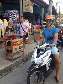 Tankstelle auf Phuket - Ob das Zeug in den Flaschen auch mit Cola schmeckt?!