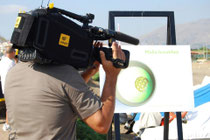 In foto un cameraman RAI durante l'evento con opere di E.Martorana