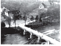 Der Nürtinger Viehmarkplatz zwischen Neckarbrücke, Farrenstall und Turnhalle auf der "Schreibere", 1934, aus WERNER 1998, S. 58