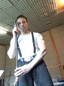 Chanteur, chanteur guitariste, chanteur batteur 
