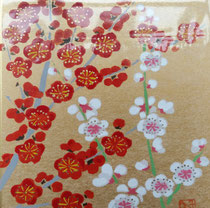 梅の花が咲く
