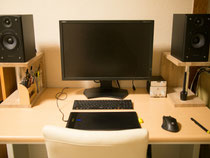 ナラ集成材のデスク用スピーカースタンド - 木材加工.com