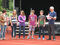Bürgermeister Jürgen Badur ehrte die BSC-Aktiven für ihre Erfolge in 2011
