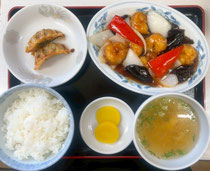 <エビの甘酢定食>
