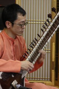 シタール奏者 斉藤勇