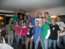 Gruppenfoto mit Bayrischwild-T-Shirt-Trägern