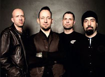 VOLBEAT 一番右が加入したばかりの元ANTHRAXのロブさん。
