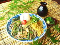800円