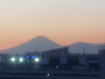横浜駅東口の富士山