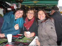 3 de nos sopranos en fête autour d'un vin chaud : Anne, Françoise & Béatrice