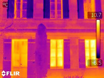 Thermographie infrarouge sur façade de maisons © Christian Coulais