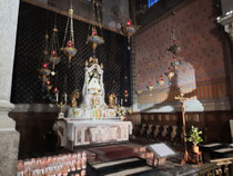 Schwarze Madonna in Kathedrale
