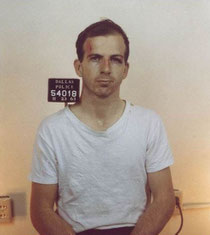 Lee Harvey Oswald le lendemain de son arrestation.