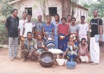 association des femmes de djibio qui préparent le savon à base d'huile rouge 2009