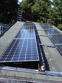 1,95 kWp, Module von Schott Solar, Wechselrichter SolarMax, Gestell von Schletter, Aufständerung 10 Grad