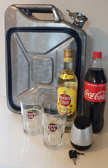 Havana Club KanisterBar mit Licht und Bluetooth-Box, abschließbar 🔐 (mit Ersatzschlüssel), befüllt mit dem Havana Club Rum, Coca-Cola und zwei Originalgläsern