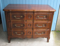 Commode de style Louis XV en cerisier 3 tiroirs