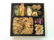 秋を感じる品々が詰まった 「旬彩弁当」