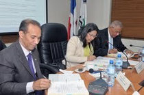 La Presidenta del CNSS, Maritza Hernández, el Gerente General del CNSS, Rafael Pérez Modesto y Winston Santos, Vice Ministro de Trabajo.