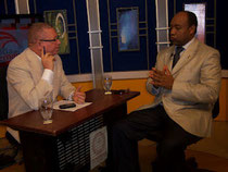 Elpidio Baéez, mientras era entrevistado por el periodista Balbueno Medina, en el programa Agenda Semanal.