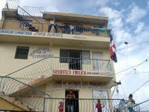 Edificio donde funciona la biblioteca pública del barrio Capotillo