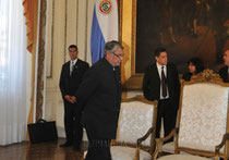 Ultimos momentos del presidente Lugo en ejercicio. El Senado destituyó este viernes al presidente Fernando Lugo tras un acelerado juicio político que comenzó el jueves. Sectores oficiales, organismos internacionales y algunos gobiernos de la región hab