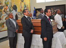 El rector de la Universidad Autónoma de Santo Domingo (UASD), doctor Iván Grullón Fernández, calificó como irreparable la muerte del servidor universitario, licenciado Lucas Leroux Heredia, al tiempo de describirlo como una persona fina, delicada, siempre